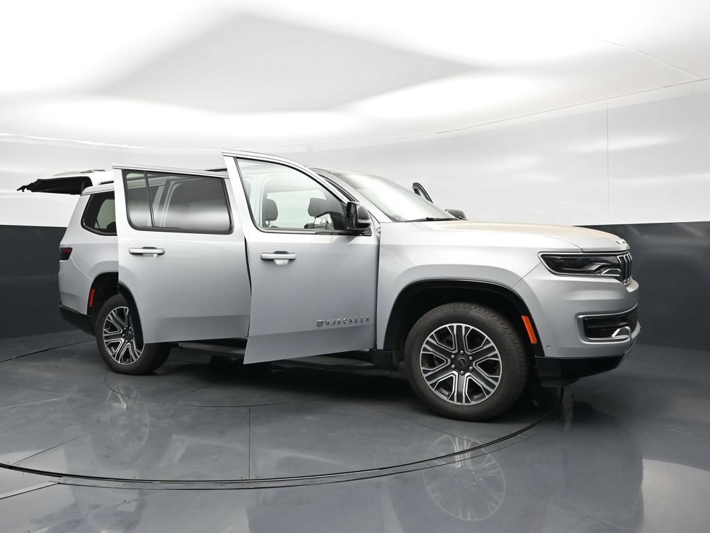 Used 2025 Jeep Wagoneer Series II AWD/4WD image 4