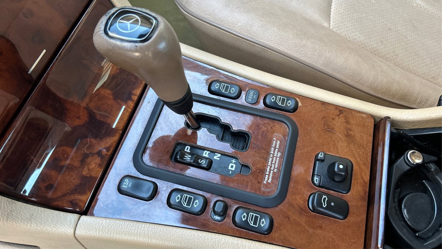 Used 2000 Mercedes-Benz E 320 Sedan image 23