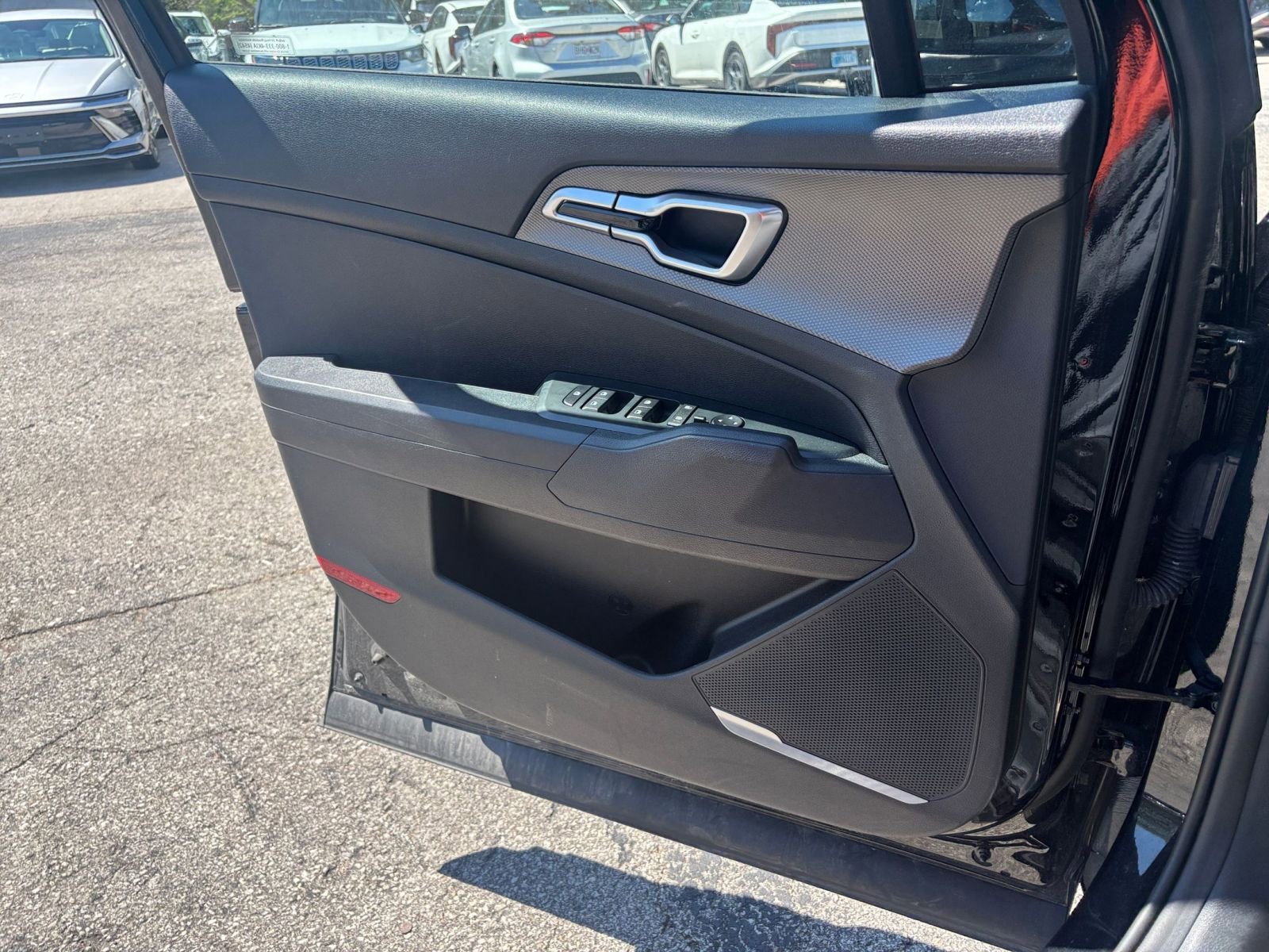 Used 2025 Kia Sportage LX image 18