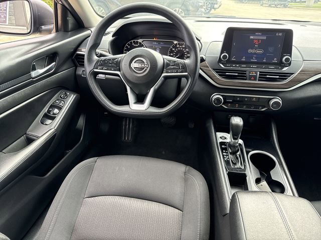 Used 2024 Nissan Altima 2.5 SV image 10