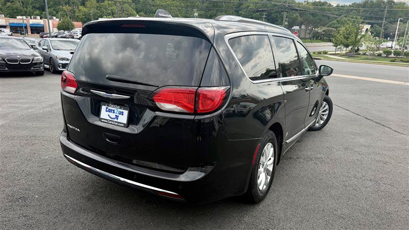 Used 2018 Chrysler Pacifica Touring-L FWD image 6