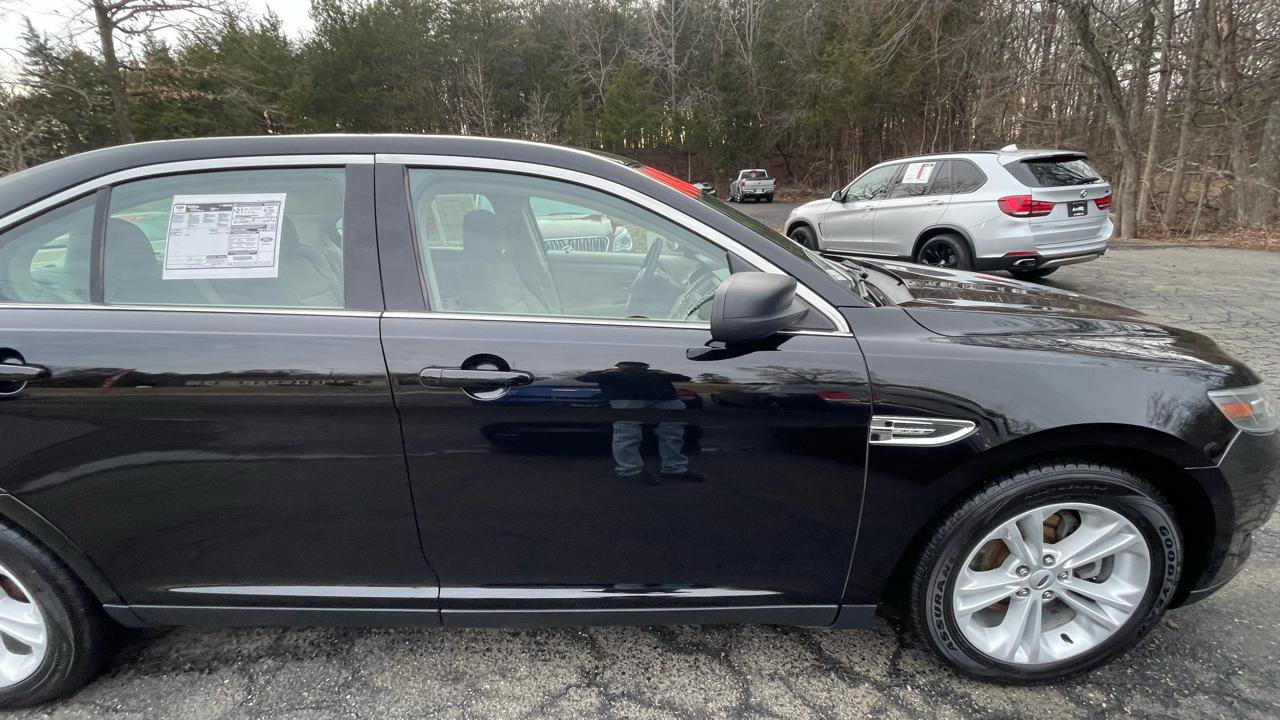 Used 2017 Ford Taurus SE image 11