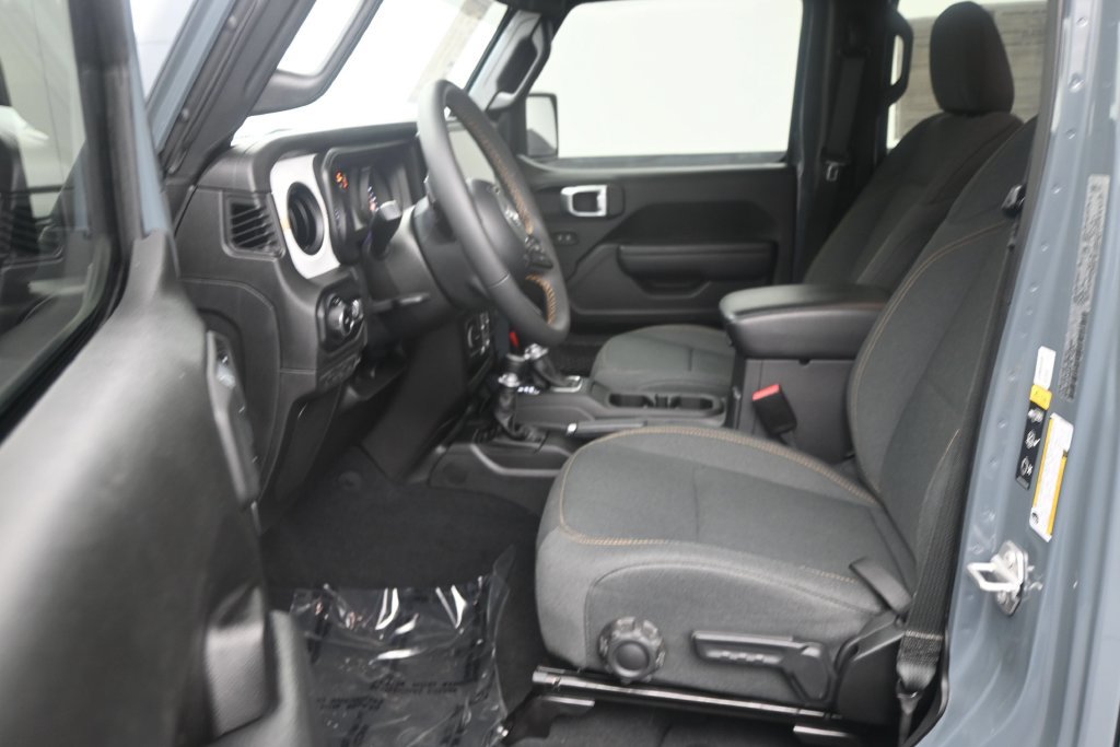 Used 2024 Jeep Wrangler Unlimited Sport AWD/4WD image 13