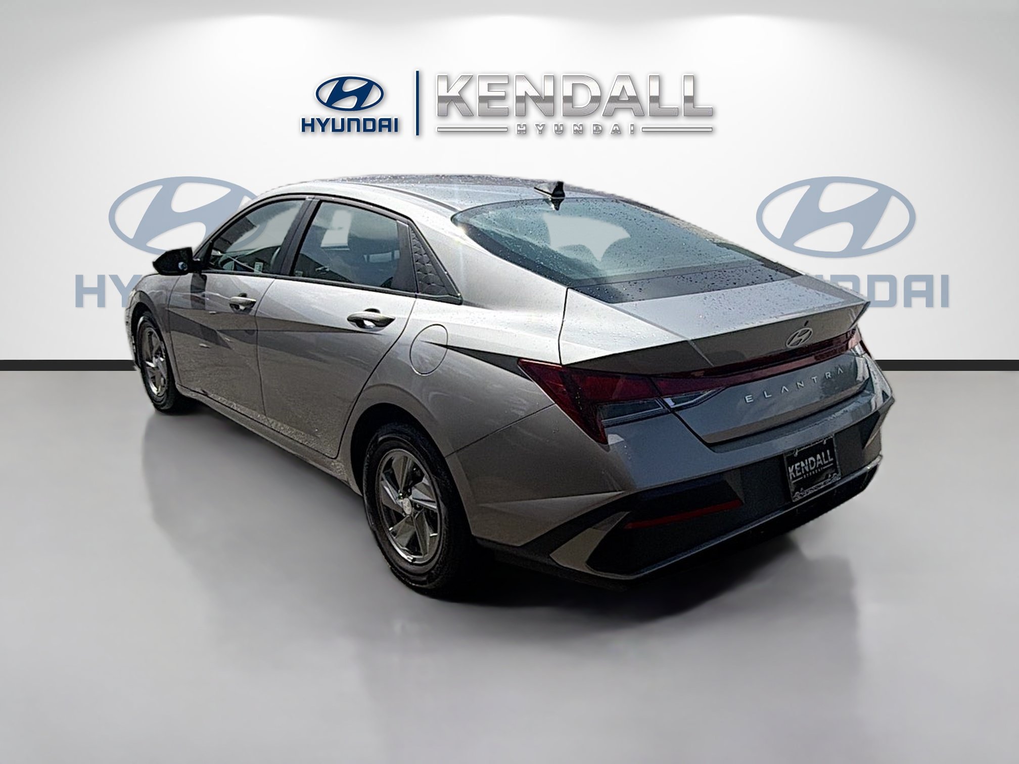 Used 2025 Hyundai Elantra SE FWD image 4