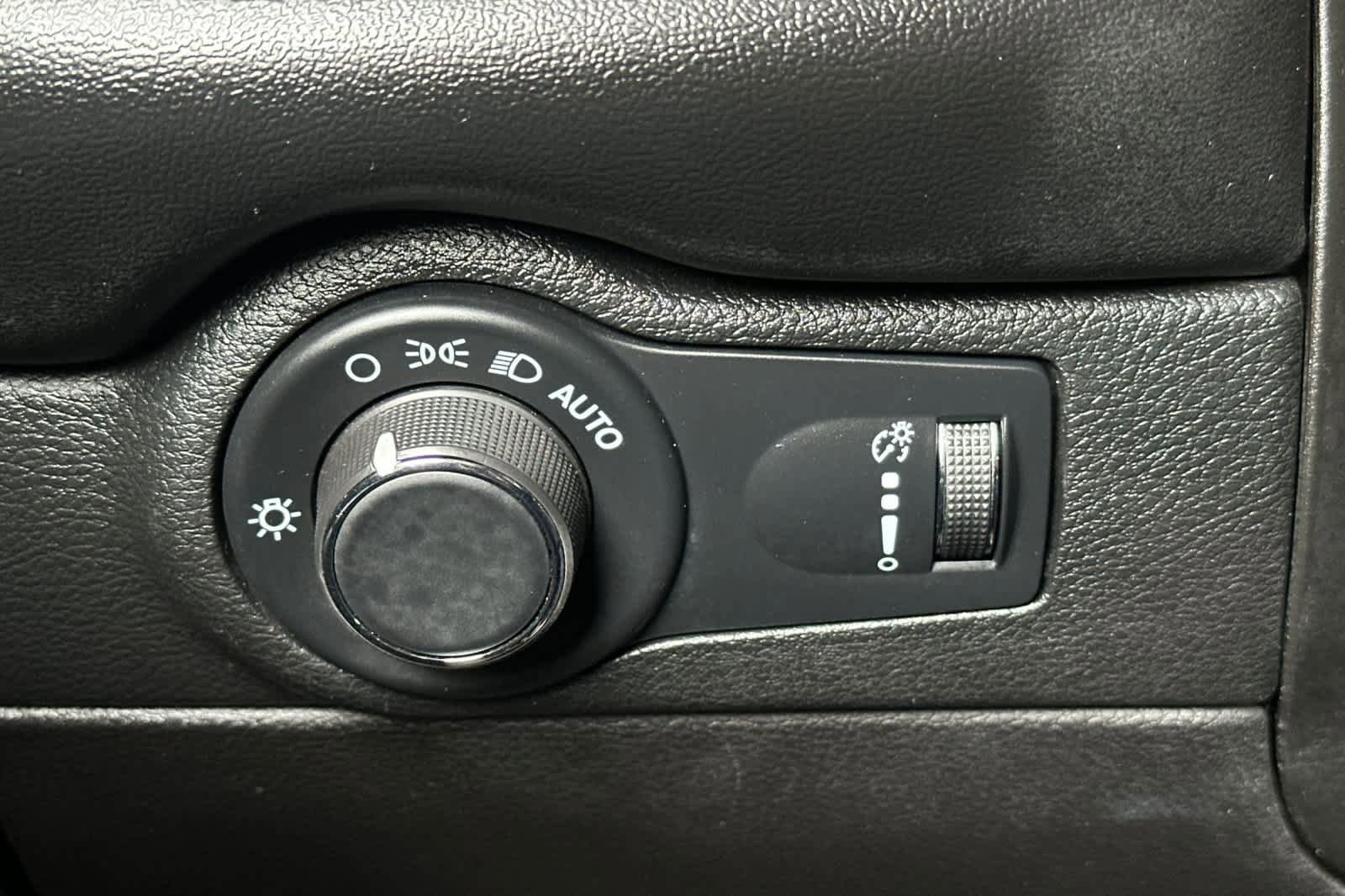 Used 2023 Dodge Durango SXT RWD image 30