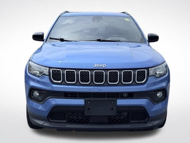 Used 2024 Jeep Compass Latitude AWD/4WD image 2
