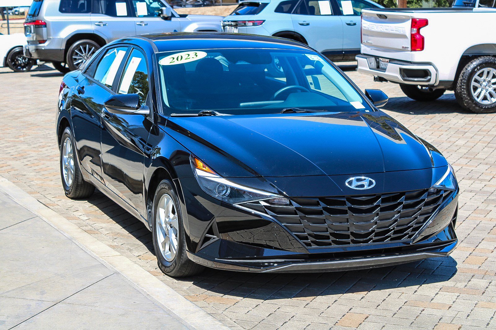 Used 2023 Hyundai Elantra SE FWD image 3