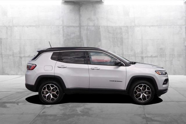 Used 2025 Jeep Compass Limited AWD/4WD image 5