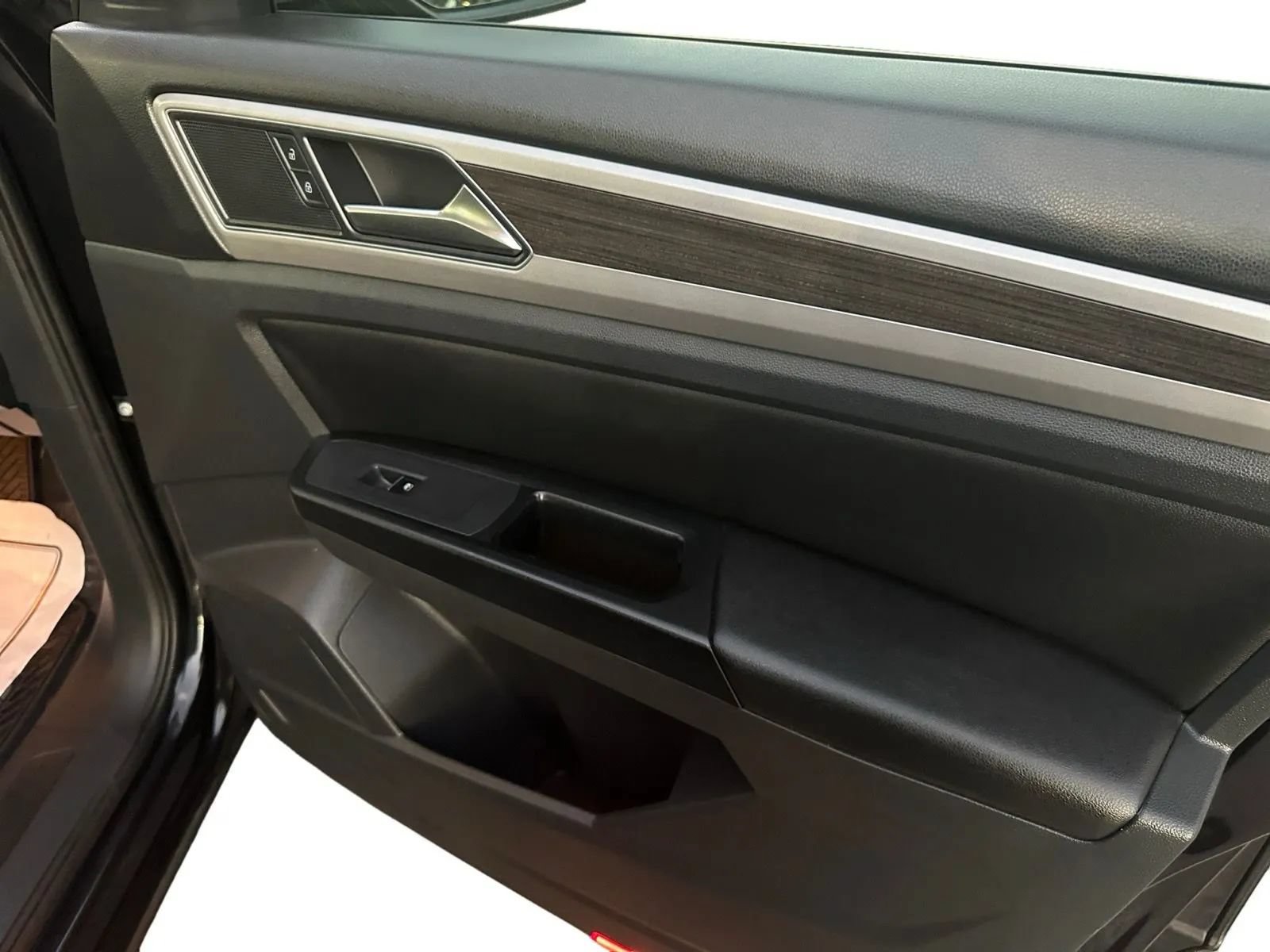 Used 2018 Volkswagen Atlas SE FWD image 21