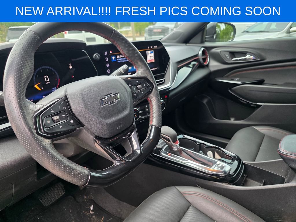 Used 2024 Chevrolet Trax RS w/ Sunroof Package FWD image 8