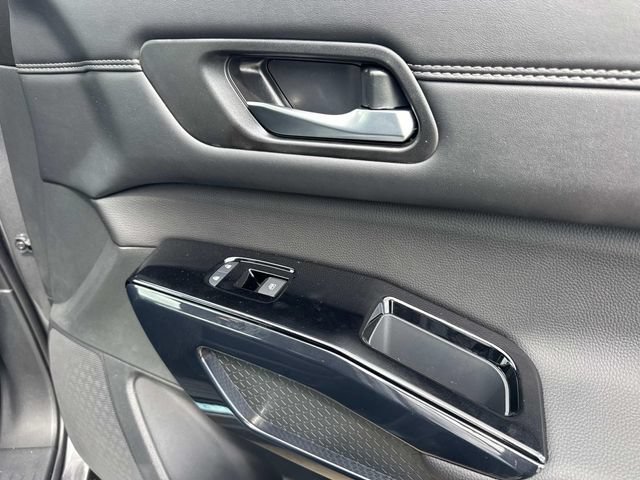 New 2026 Nissan Pathfinder Platinum FWD image 18