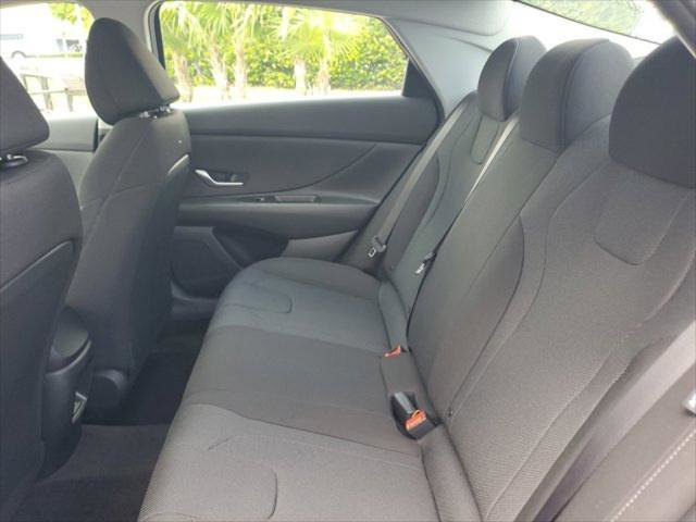 New 2025 Hyundai Elantra SE image 6