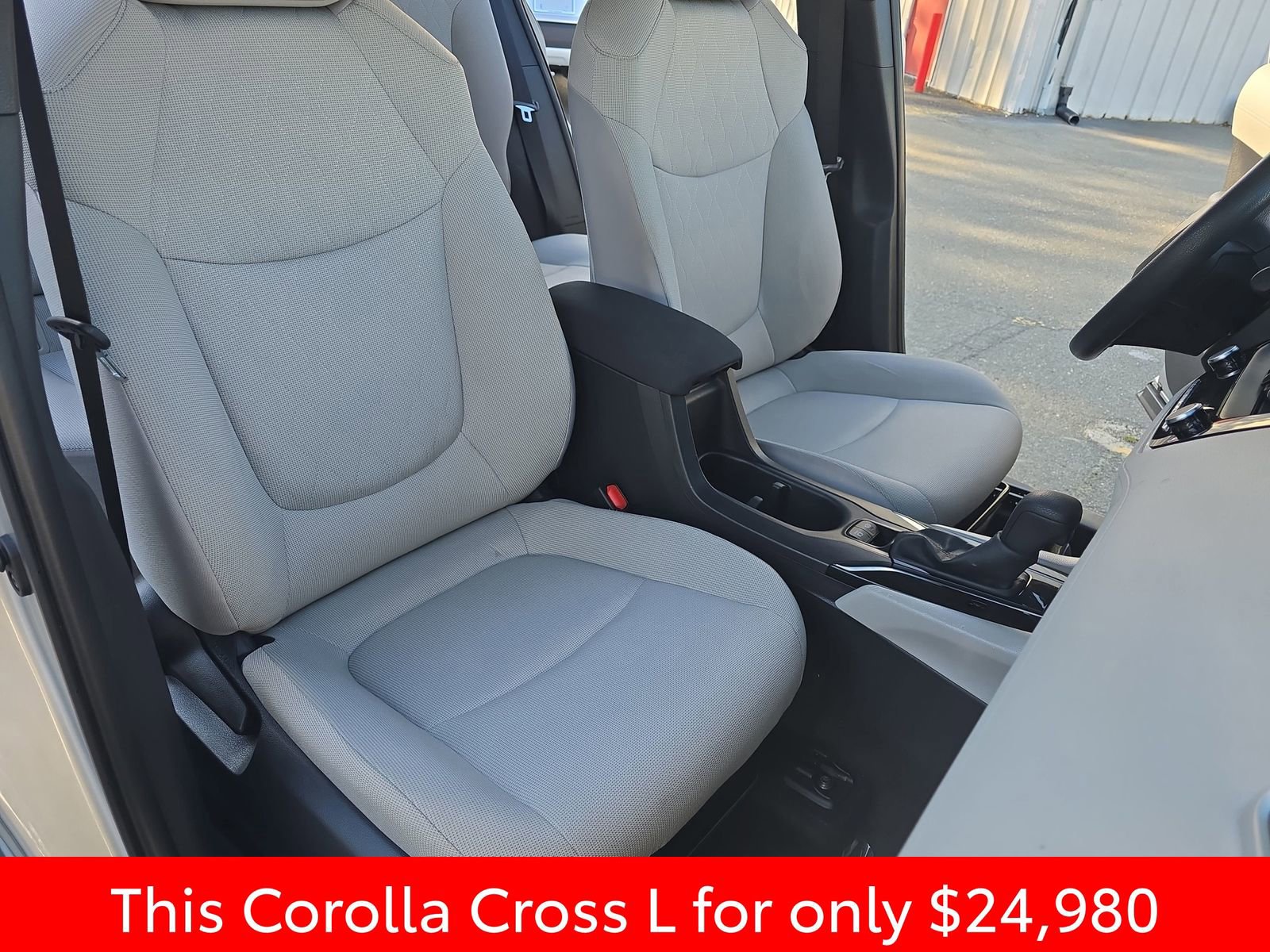 Used 2024 Toyota Corolla Cross L image 16