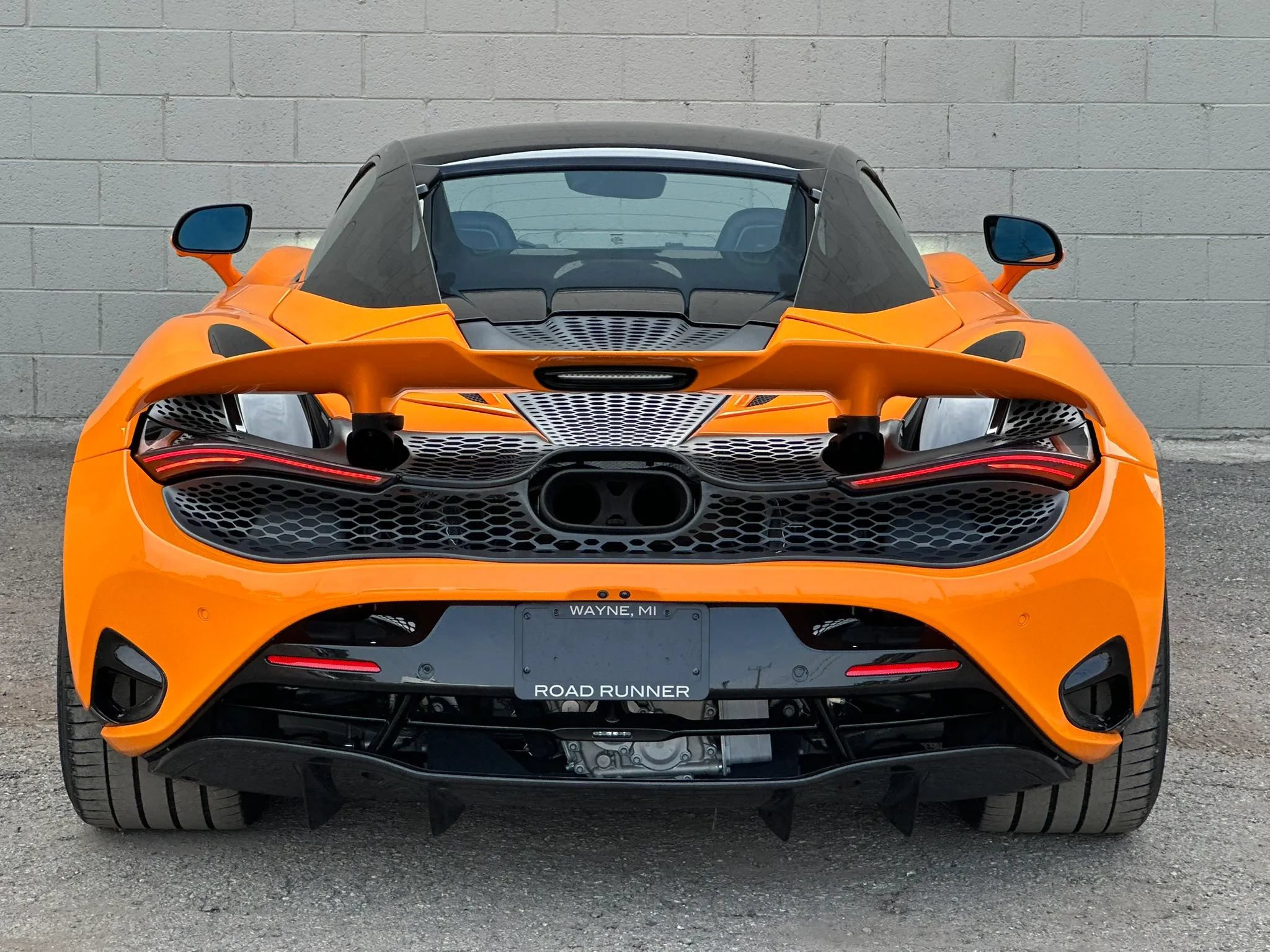 Used 2025 McLaren 750S Spider RWD image 17