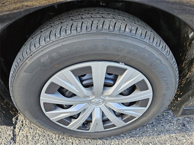 Used 2022 Toyota Camry LE image 19