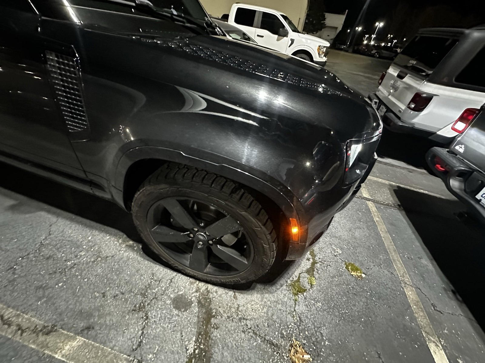 Used 2024 Land Rover Defender 110 X-Dynamic SE image 4