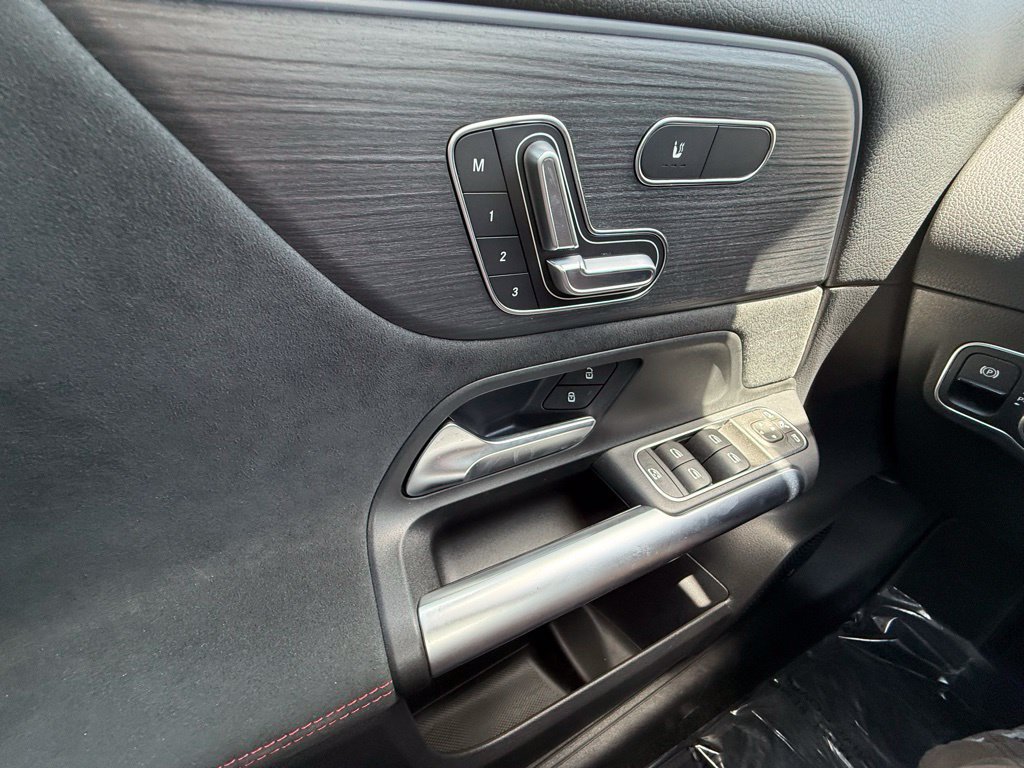 Used 2025 Mercedes-Benz GLA 35 AMG 4MATIC image 30