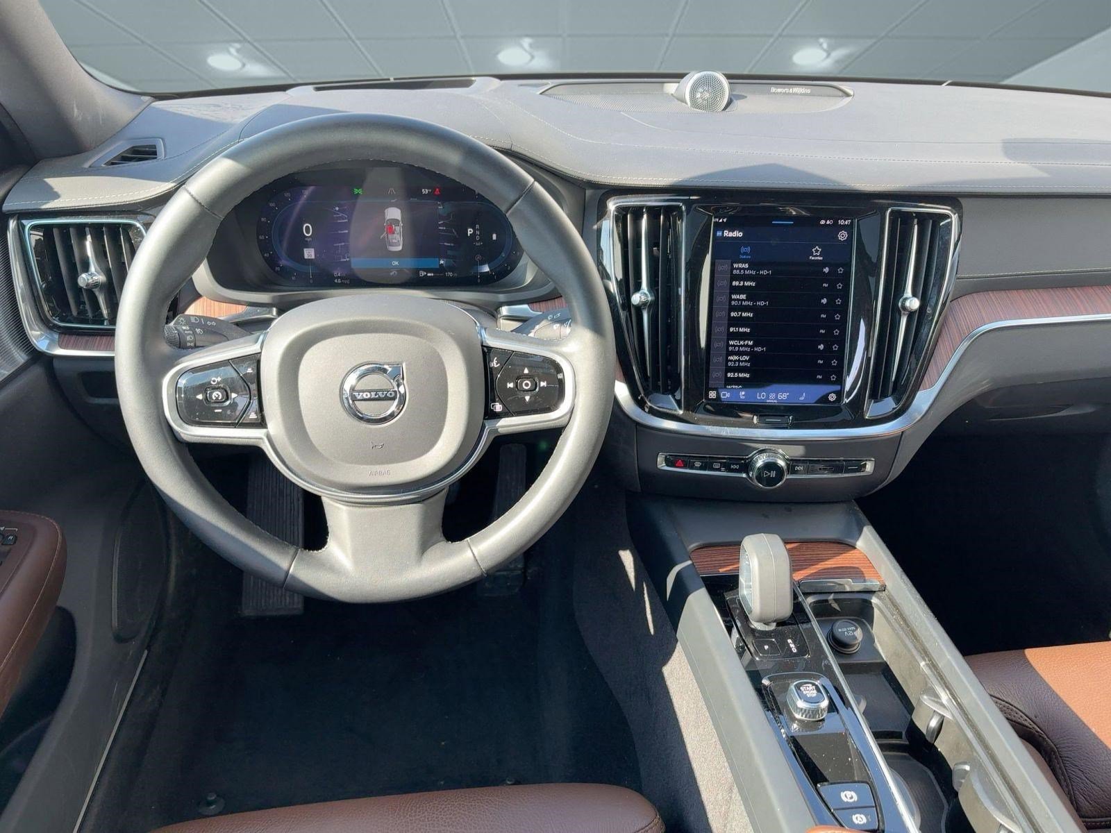 Used 2026 Volvo XC40 B5 Plus w/ Protection Package Premier AWD/4WD image 28