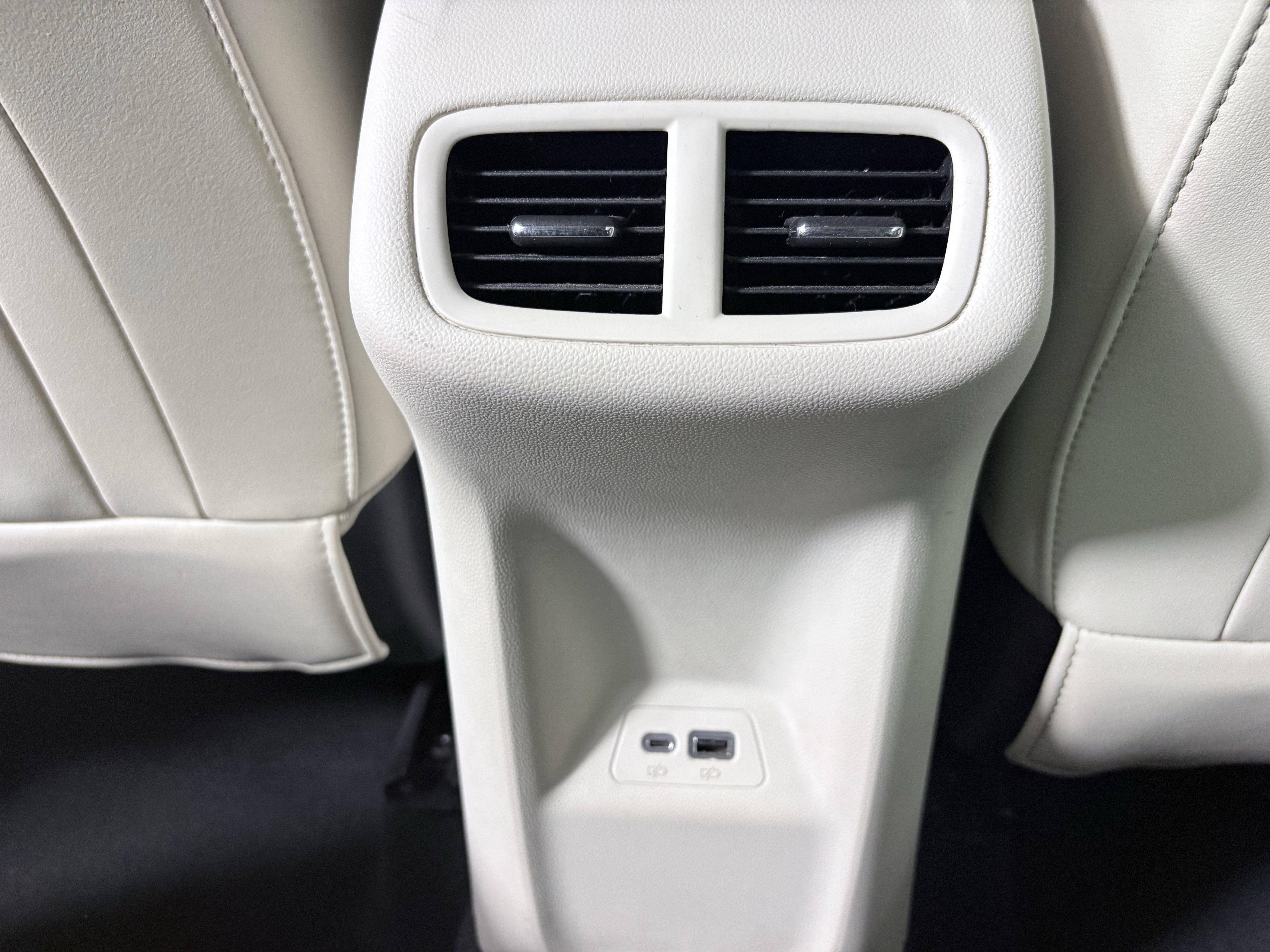 Used 2022 Buick Envision Essence w/ Technology Package I image 23