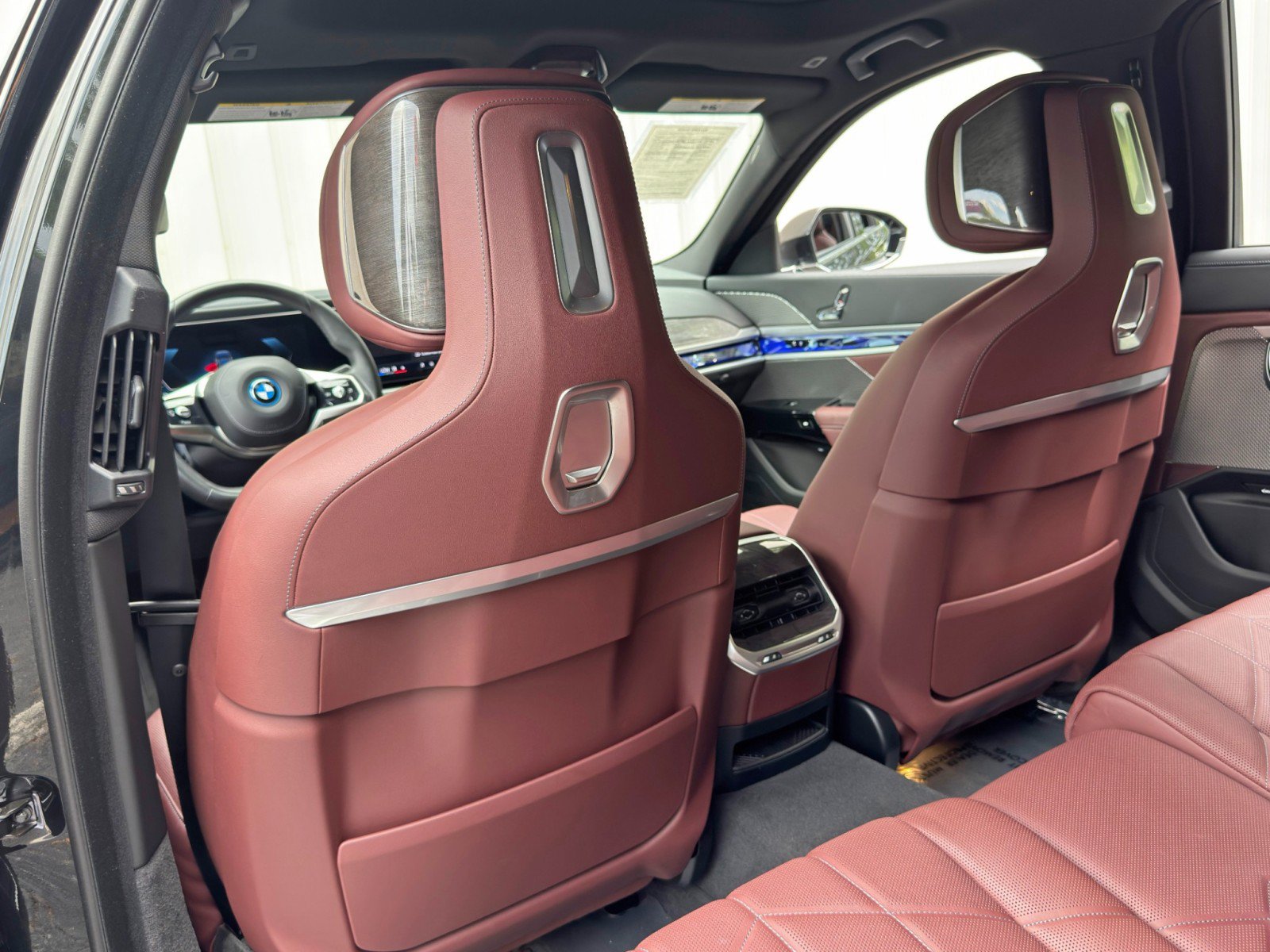 Used 2023 BMW i7 xDrive60 AWD/4WD image 43