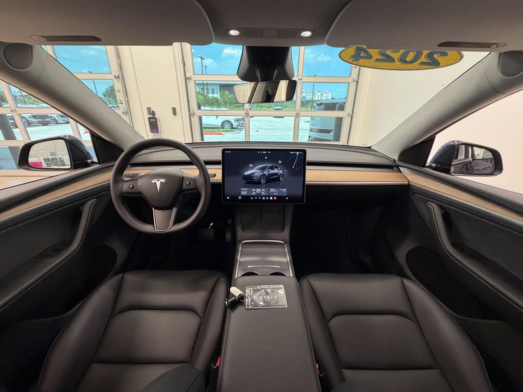 Used 2024 Tesla Model Y Long Range AWD/4WD image 16