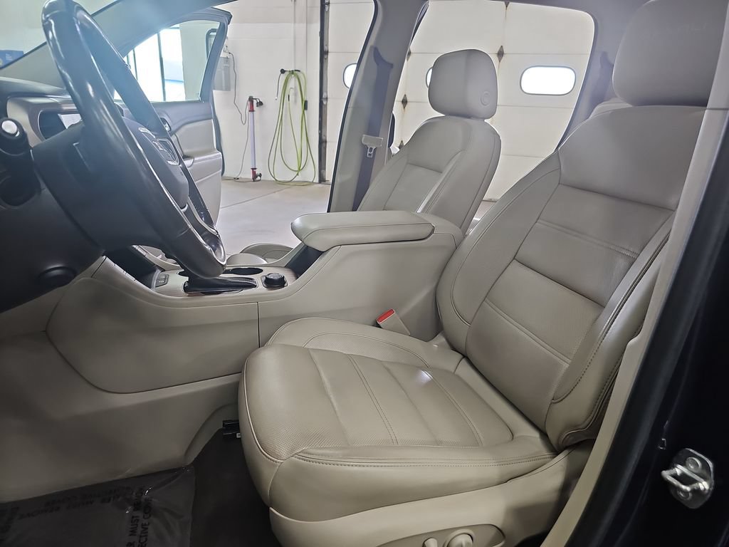 Used 2019 GMC Acadia Denali w/ Technology Package AWD/4WD image 16