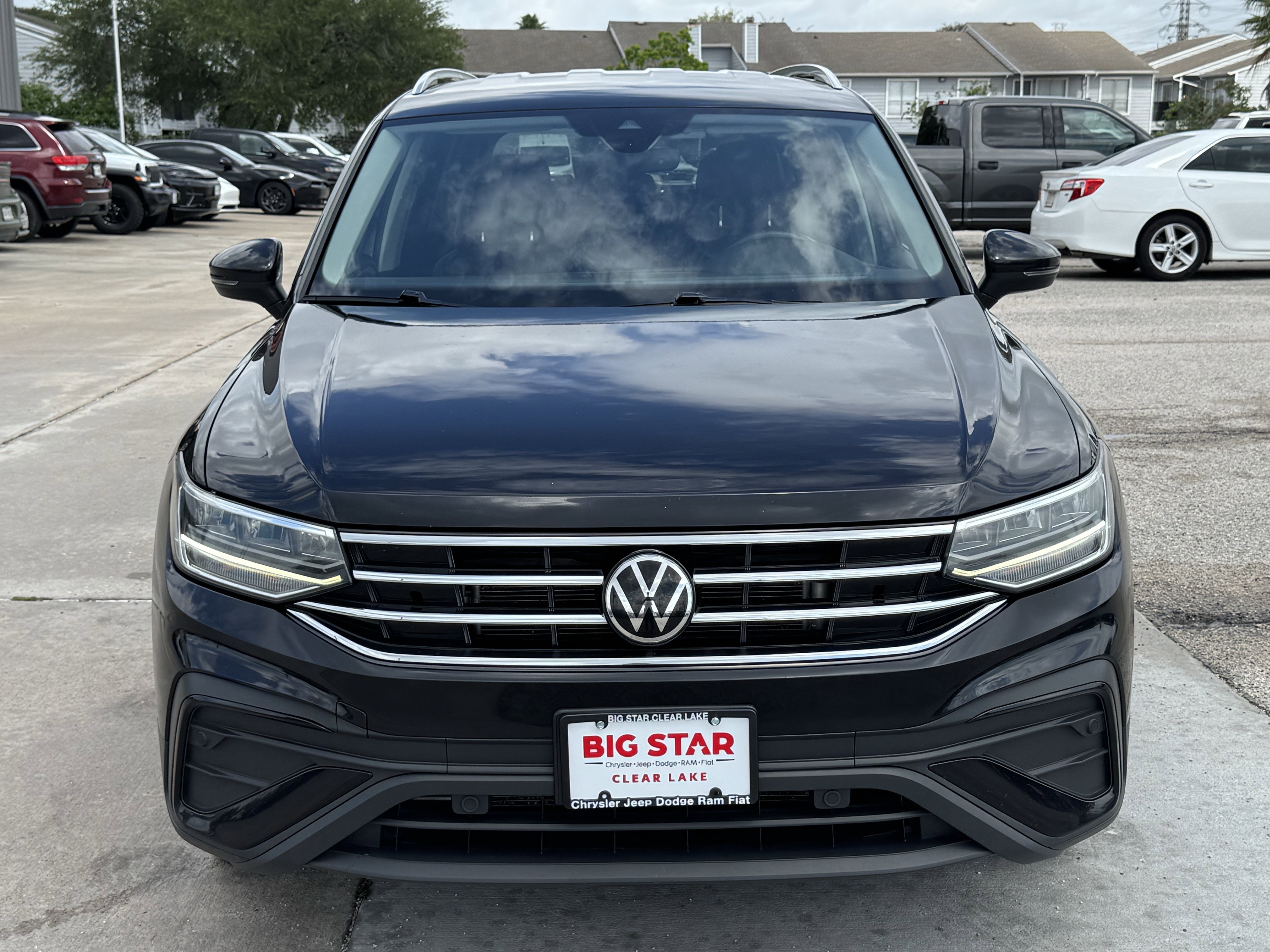 Used 2024 Volkswagen Tiguan SE FWD image 3