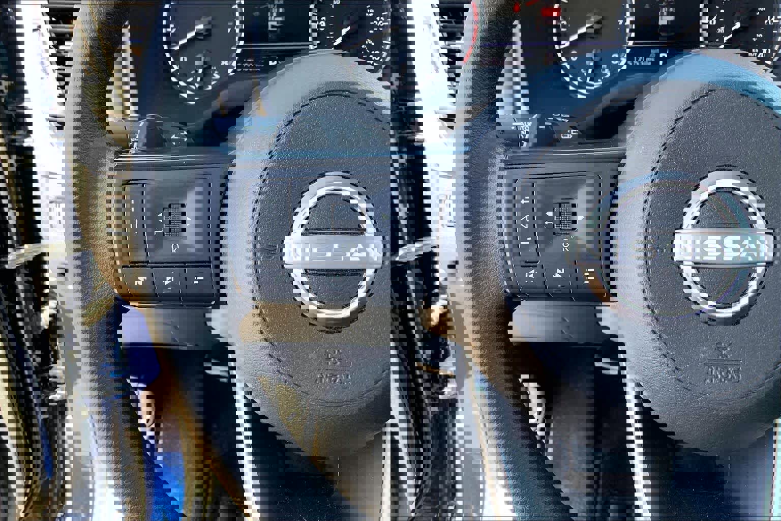 Used 2024 Nissan Rogue SV image 24