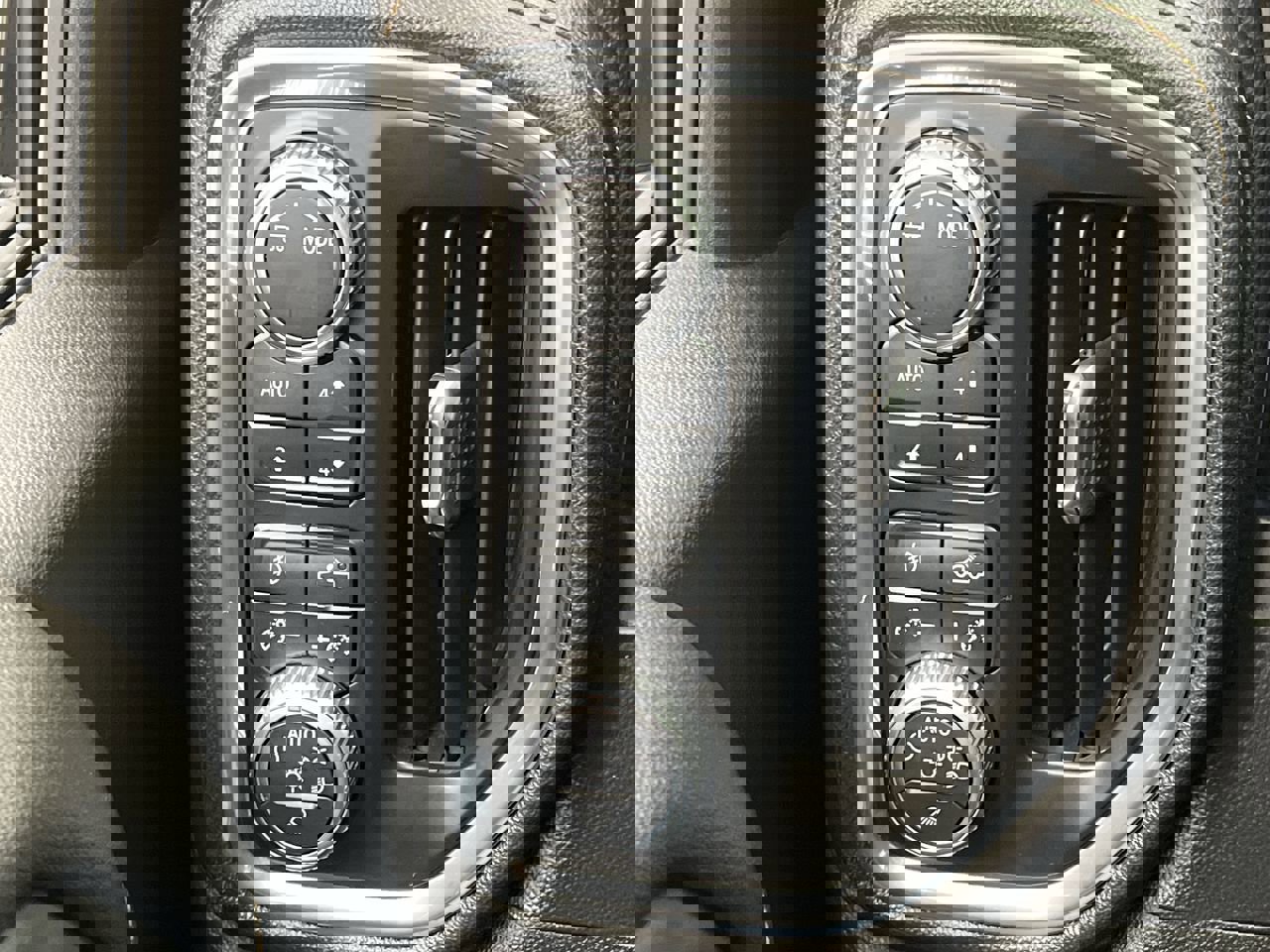 Used 2020 GMC Sierra 1500 AT4 w/ AT4 Preferred Package image 16