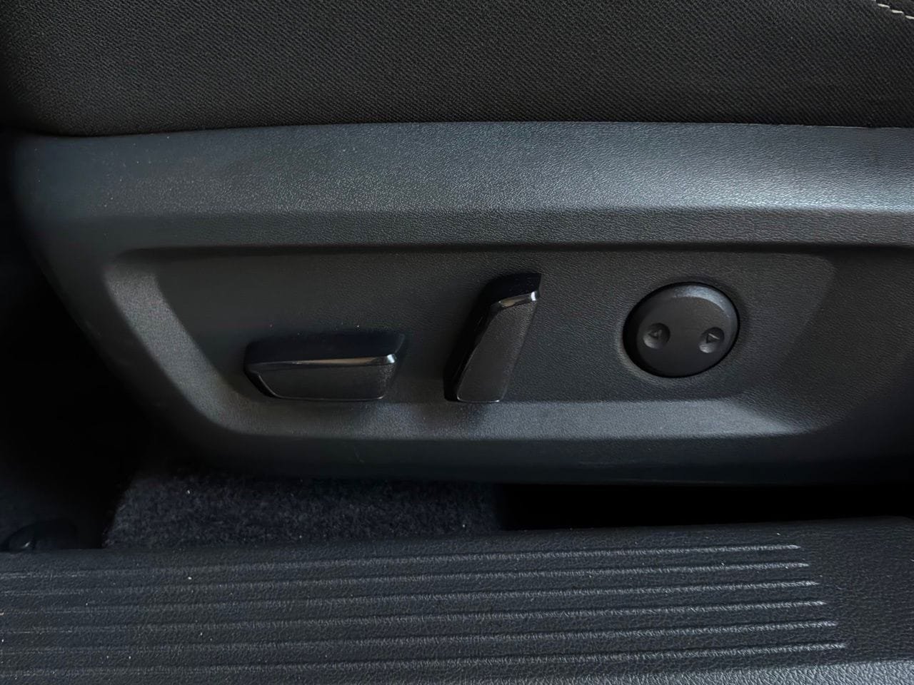 Used 2026 Nissan Rogue SV FWD image 11