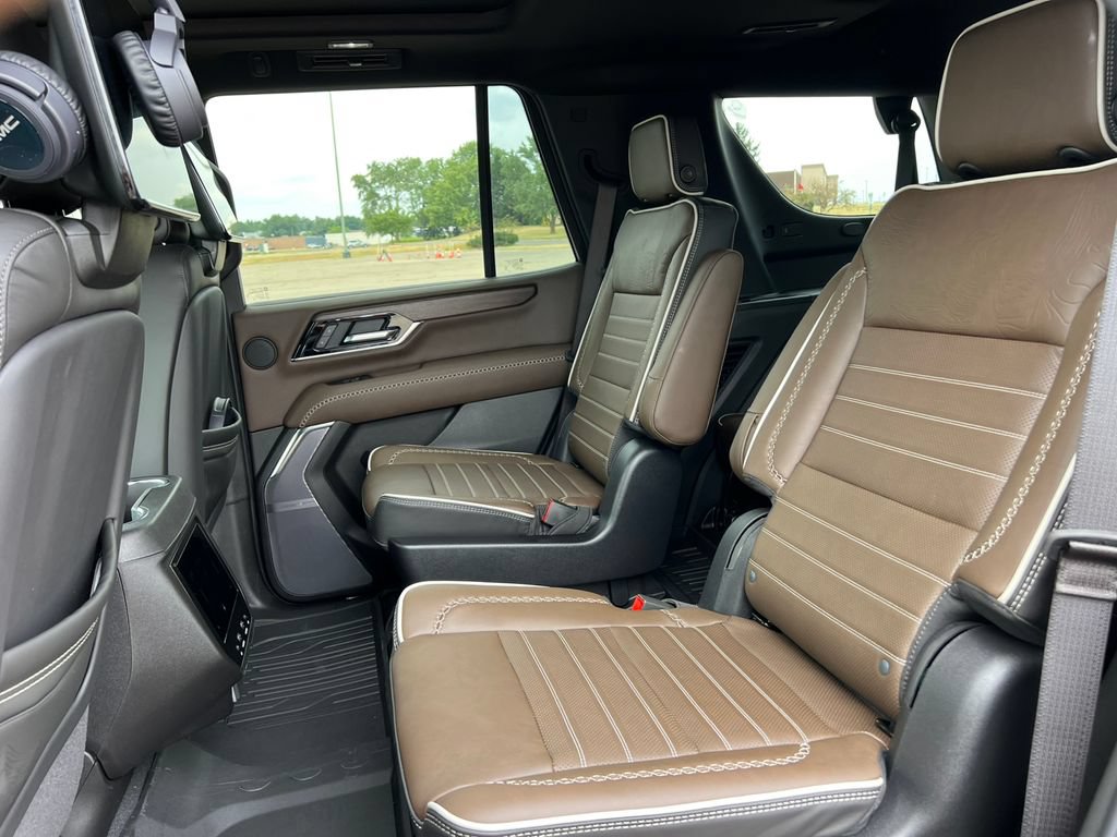New 2026 GMC Yukon Denali Ultimate w/ LPO, Floor Liner Package AWD/4WD image 5
