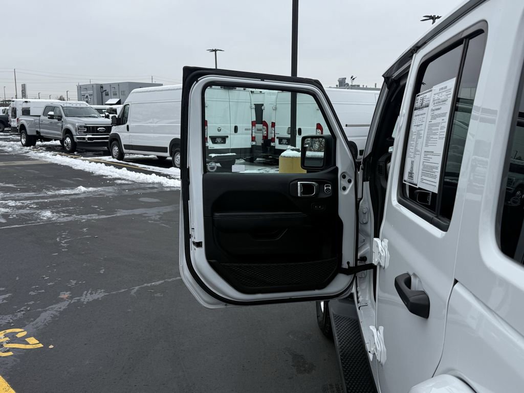 Used 2022 Jeep Wrangler Unlimited Sahara w/ LED Lighting Group image 10