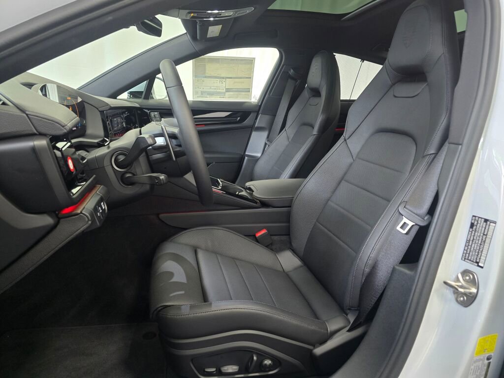 New 2025 Porsche Panamera 4 image 5