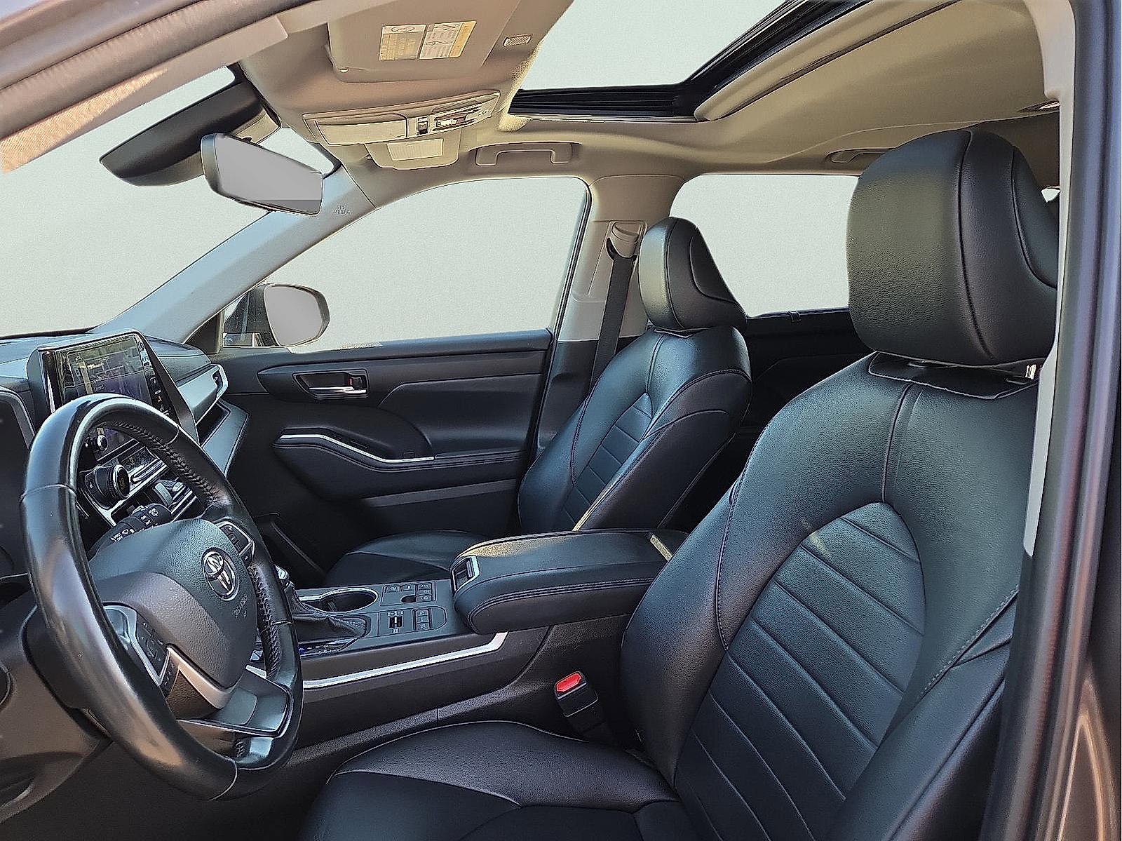 Used 2023 Toyota Highlander L image 14