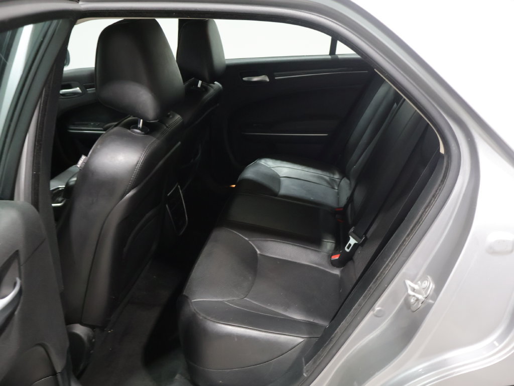 Used 2018 Chrysler 300 Limited AWD/4WD image 17