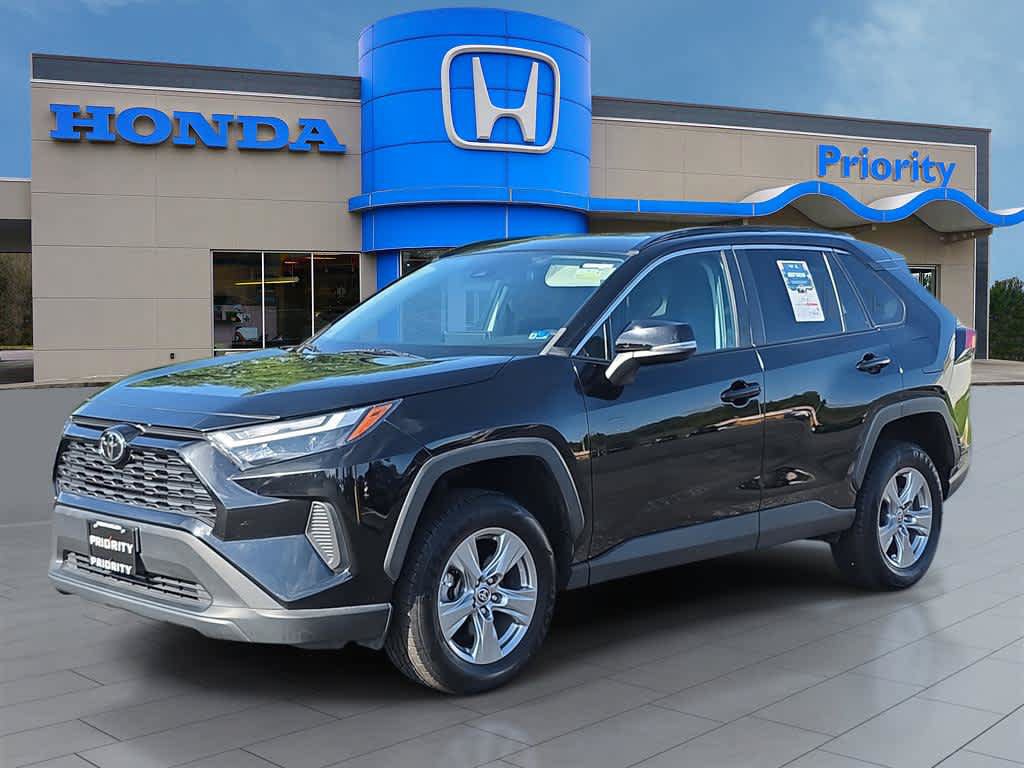 Used 2023 Toyota RAV4 XLE FWD image 1