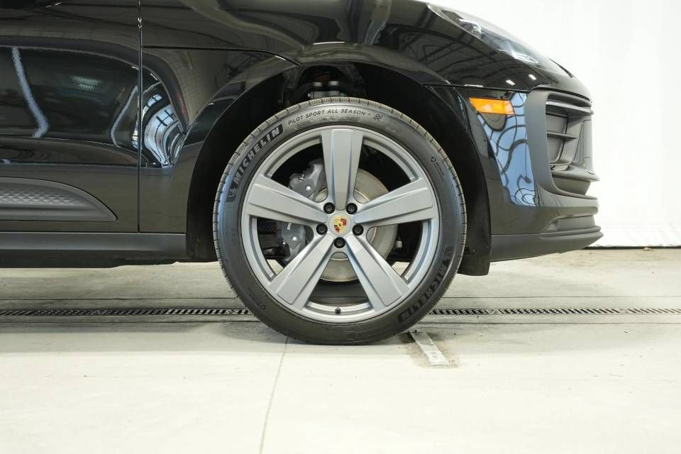 Certified 2026 Porsche Macan AWD/4WD image 40