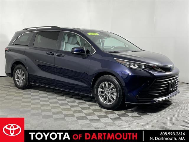 Used 2024 Toyota Sienna LE image 1