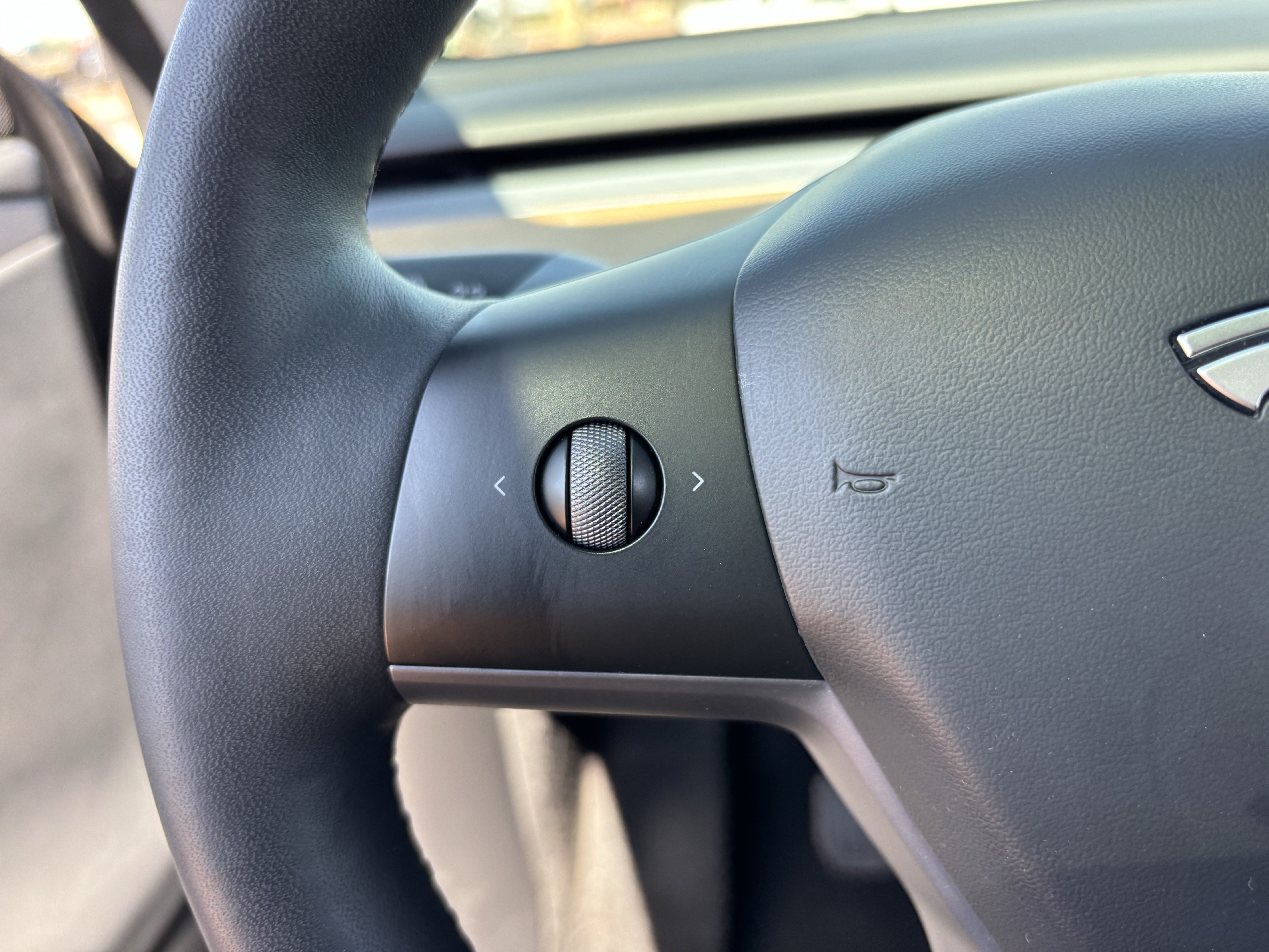 Used 2024 Tesla Model Y Long Range AWD/4WD image 28