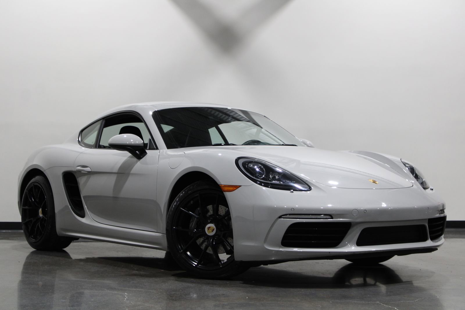 Used 2019 Porsche 718 Cayman image 2