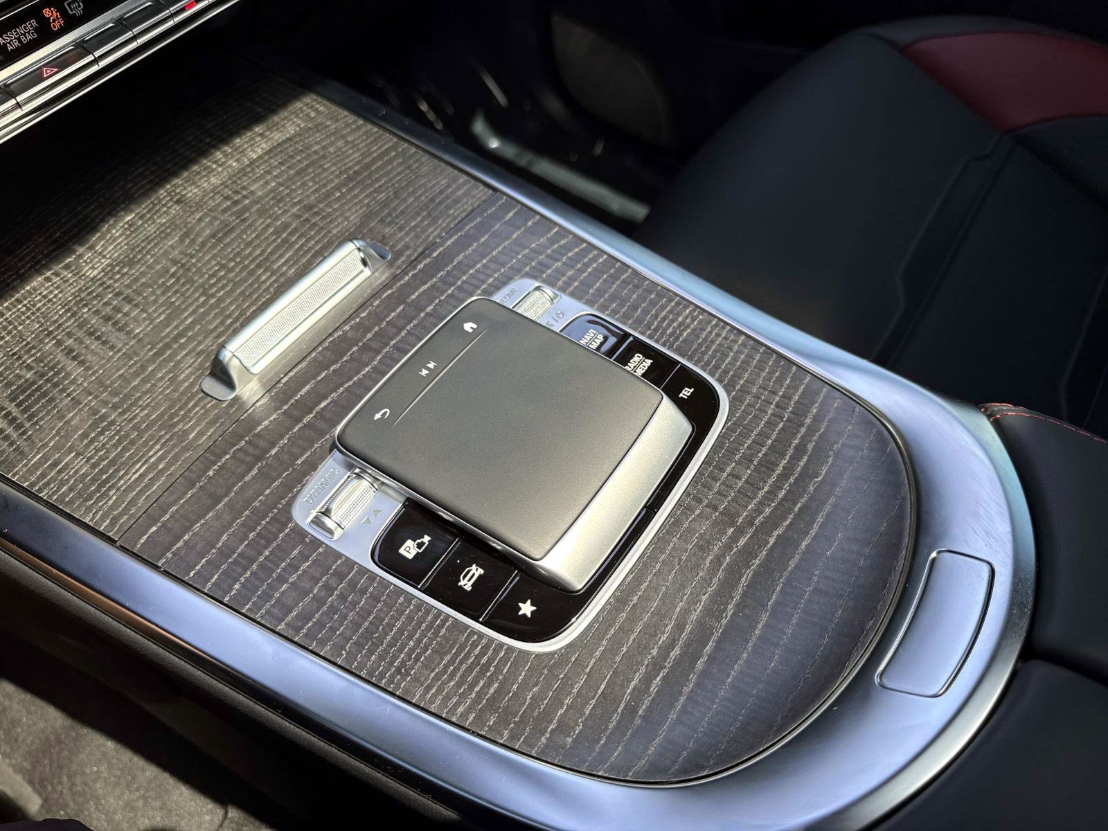 Certified 2025 Mercedes-Benz G 63 AMG 4MATIC w/ AMG Performance Package image 27