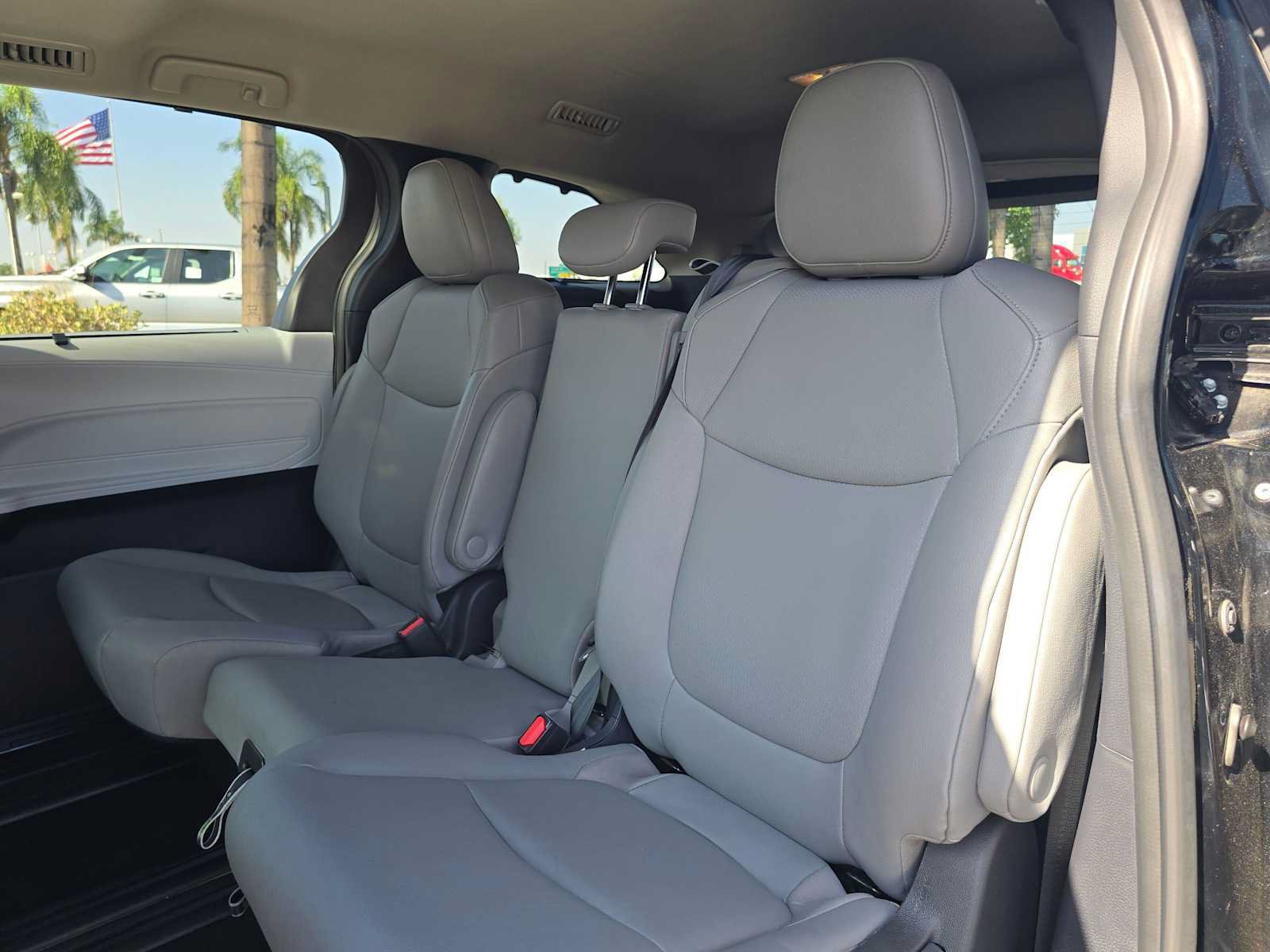 Used 2026 Toyota Sienna XLE FWD image 19