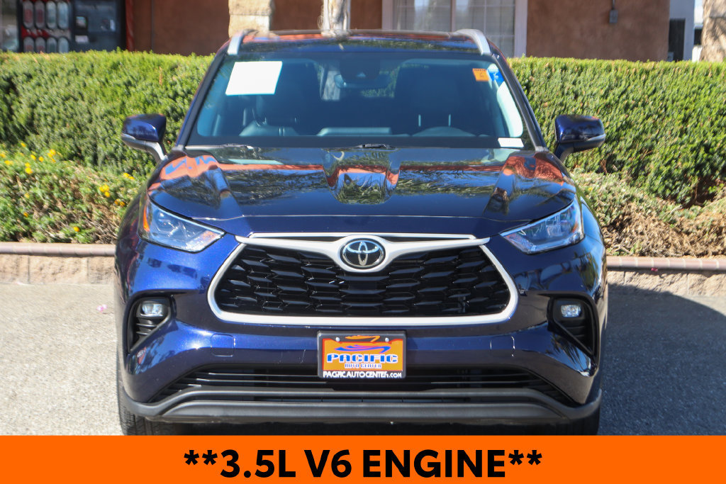 Used 2022 Toyota Highlander XLE AWD/4WD image 3