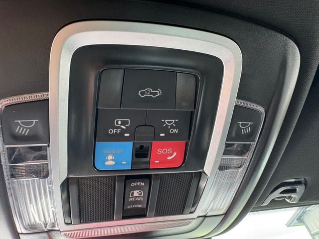 Used 2025 RAM 2500 Laramie AWD/4WD image 40