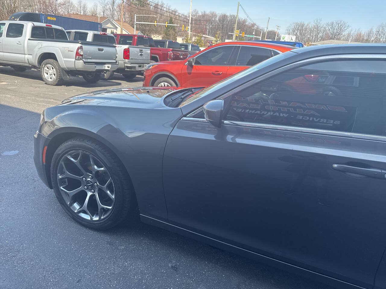 Used 2015 Chrysler 300 Limited RWD image 4