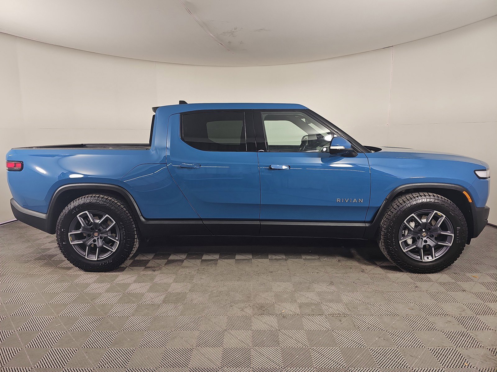 Used 2024 Rivian R1T Adventure AWD/4WD image 6