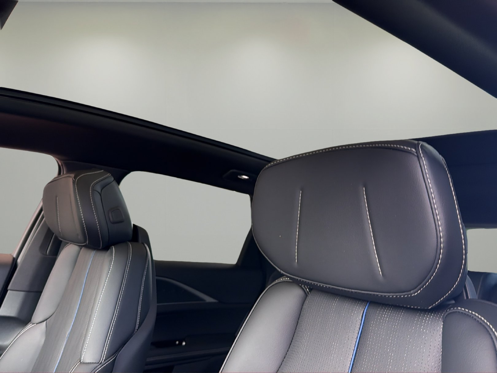 Certified 2025 Cadillac Lyriq Luxury RWD image 26