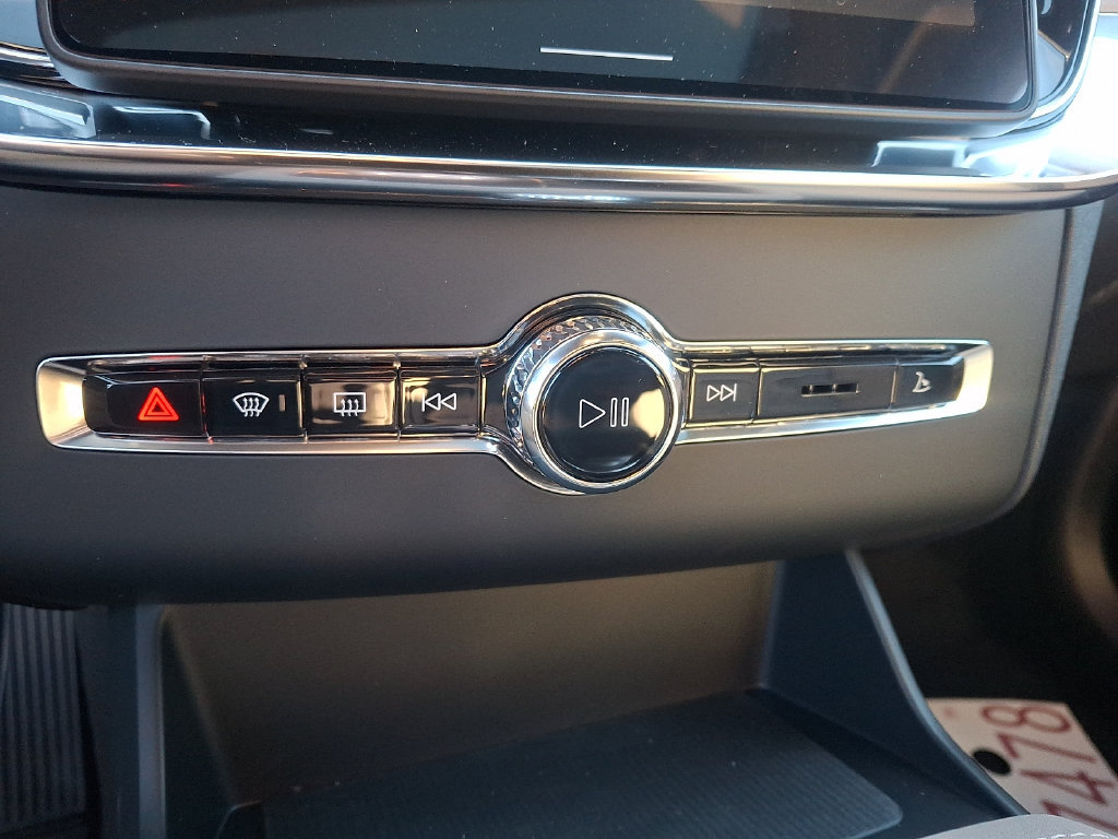 New 2027 Volvo XC90 B6 Plus AWD/4WD image 13