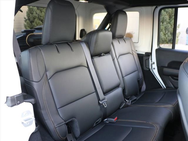 Used 2025 Jeep Wrangler Sahara image 13