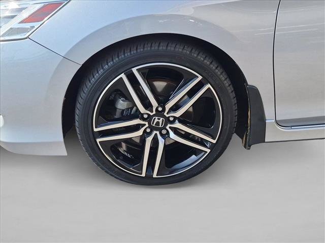 Used 2017 Honda Accord Touring image 23